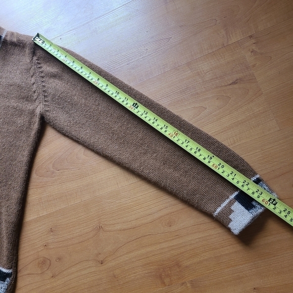 Handmade Equadorian Alpaca Cardigan Sweater - Picture 13 of 13